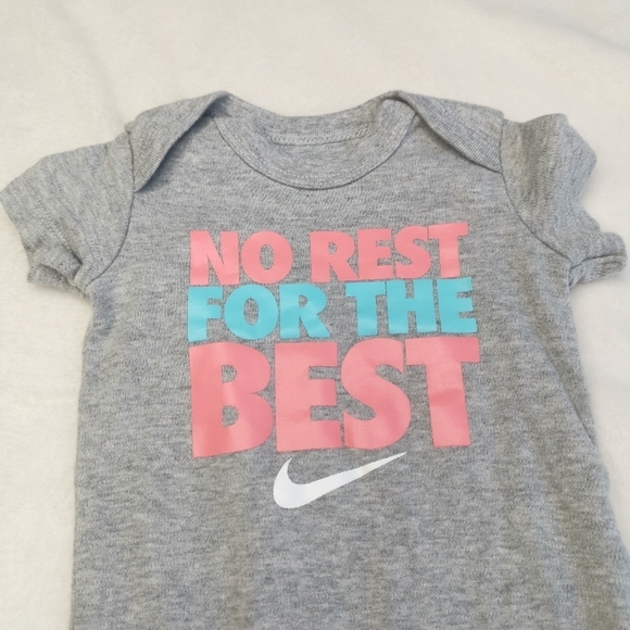 🔥3/$15🔥Nike Baby's Grey Slogan Bodysuit/onesie - Picture 3 of 6
